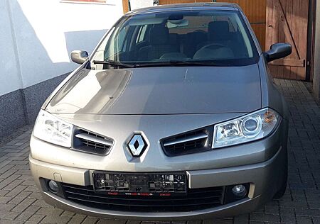 Renault Megane Fließheck 5-Türer 1.6 Authentique