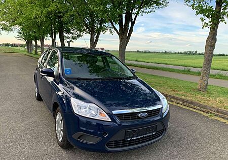Ford Focus 1.4 Limo 1Hand