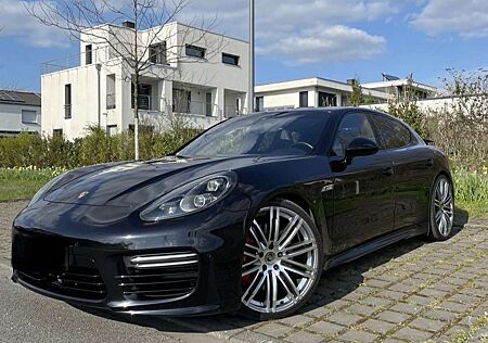 Porsche Panamera GTS PDK