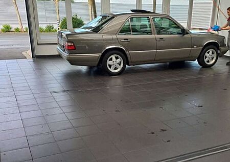 Mercedes-Benz E 200 H Zulassung