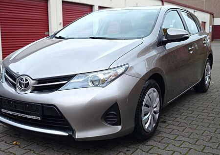 Toyota Auris Cool