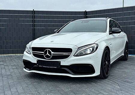 Mercedes-Benz C 63 AMG T*COMAND*PANO*PERF-SITZ*CAM*NIGHT*BURM*