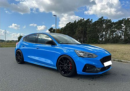 Ford Focus ST Edition KW RECARO B&O LED ACC HUD 19''LMR limit