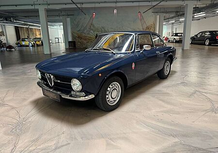 Alfa Romeo GT 1300 Junior*Note 2