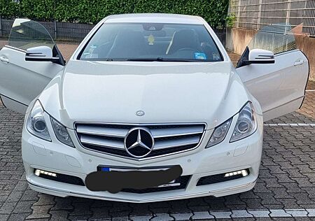Mercedes-Benz E 200 CGI Coupe BlueEFFICIENCY Automatik Elegance
