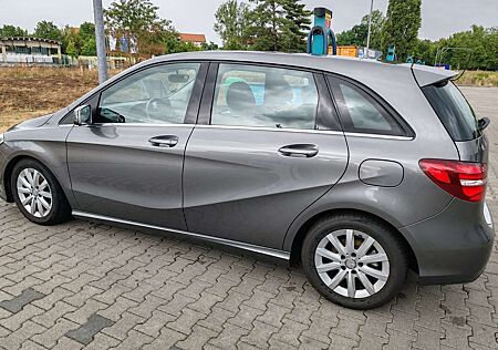 Mercedes-Benz B 180 d style