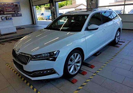 Skoda Superb Combi L&K 4x4 2.0 TDI DSG Pano AHK LEDER