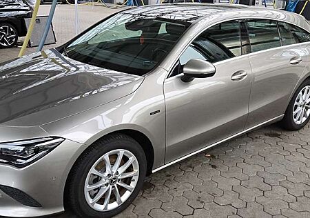 Mercedes-Benz CLA 250 e Shooting Brake 8G-DCT Progressive