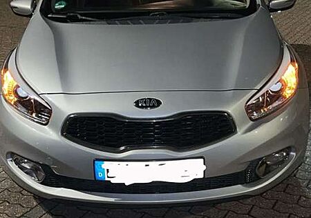 Kia Cee'd Ceed / 1.6 CRDi 128 Vision , austatung von 2015