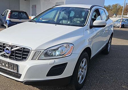 Volvo XC 60 XC60 Momentum 4x4 AWD 2.4/Leder,Xenon,AHK