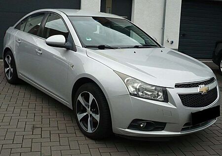 Chevrolet Cruze 1.8 Liusiene Navi Euro 5 Klima Servo