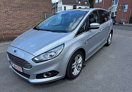 Ford S-Max Titanium-Navi-Panorama-SHZ-Standheizung