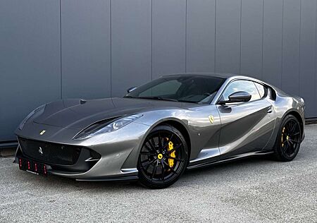 Ferrari 812 6.5 V12 Superfast DCT F1 HIST. COLOUR CARBON