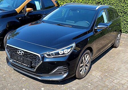 Hyundai i30 Kombi 1.0 T-GDI YES!+ LED KAMERA PPS NAVI M+S