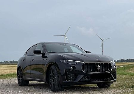 Maserati Levante Q4 GranSport Benzin Nerissimo,B&W ,Zegna Sitze
