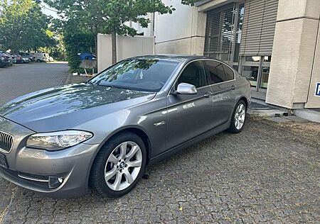 BMW 528 i*Leder*Automatik*M-Lenkrad*Sportsitze*R-Kam*