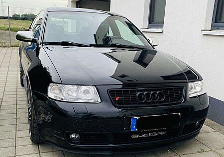 Audi S3 1.8 T quattro