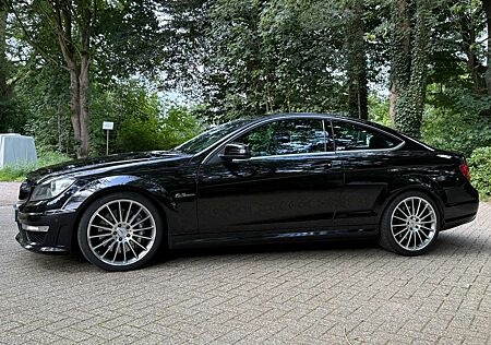 Mercedes-Benz C 63 AMG Coupe AMG SPEEDSHIFT MCT
