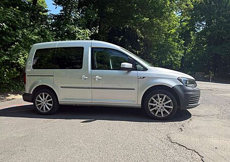 VW Caddy Volkswagen Rollstuhlgerecht mit Rampe