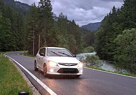 Hyundai i30 i30cw 1.6 CRDi Ambilight TÜV