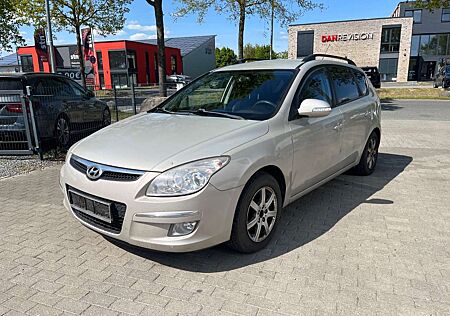 Hyundai i30 cw 1.6 CRDi Classic Klimaauto Radio Isofix