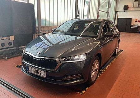 Skoda Octavia Combi First Edition LED Virtual Cockpit
