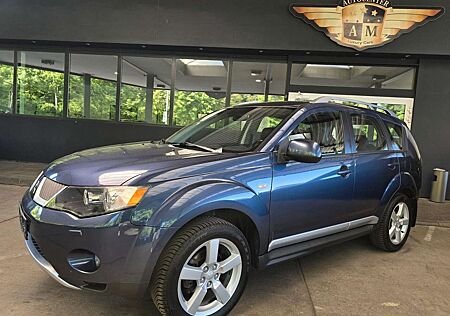 Mitsubishi Outlander 2.4 AUTOM. 4WD Instyle LEDER/SZH/KLIMA