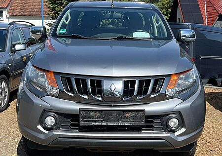 Mitsubishi L200 Basis Club Cab 4WD