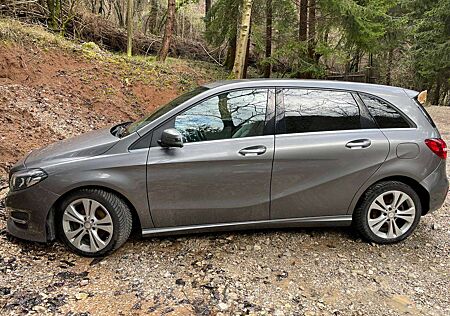 Mercedes-Benz B 180 7-DCT*Urban/Progressive*Standheizung*Navi*Parkassistent*Klima-2-Zonen*