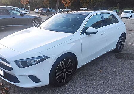 Mercedes-Benz A 200 Leder, Panorama-Schiebedach, Anhängevorrichtung, MBUX, Business/Leder/Spiegel/Licht&Sicht/Sitzkomfort-Paket