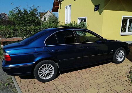 BMW 523i 523