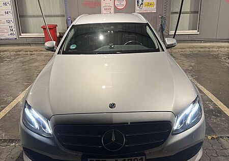 Mercedes-Benz E 220 d T 9G-TRONIC