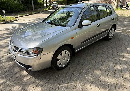 Nissan Almera 1.5 visia 2. Besitz Klimaautomatik Erst 107000 KM