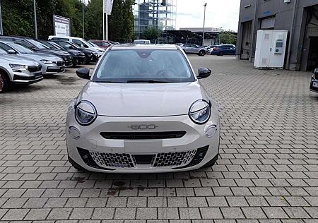 Fiat 600 La Prima MHEV 110 DCT eHK ACC SHZ Keyl Massa 81...