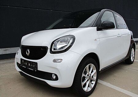 Smart ForFour 66kW Automatic- Navi-Panoramadach -SHZ