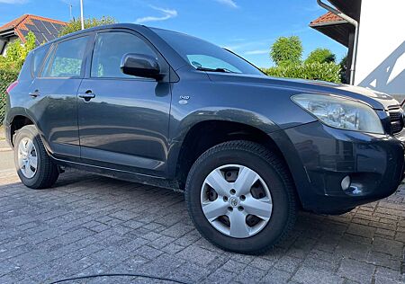 Toyota RAV 4 2.2 D-4D 4x4 mit AHK abnehmbar