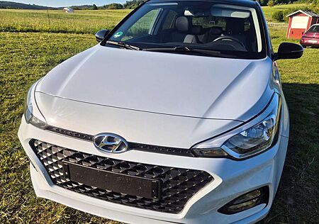 Hyundai i20 blue 1.2 YES!