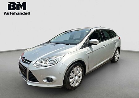 Ford Focus Kombi *PDC V+H*Navi*Zahnriemen NEU*