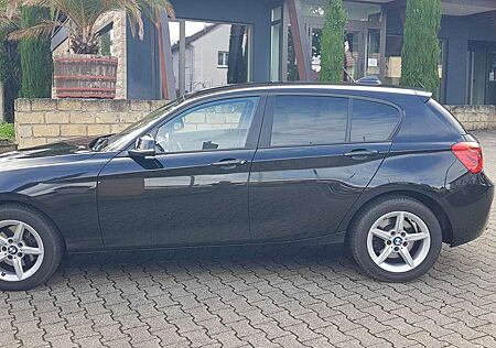 BMW 120i 120 1er+(5-Türer)++Sport-Aut., Navi, LED