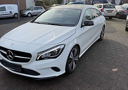 Mercedes-Benz CLA 220 Panoramadach,Navi,AHK