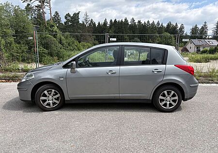 Nissan Tiida 1.6 acenta