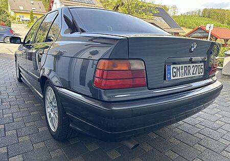 BMW 323i 323 e36 in Fjordgrau Gepflegt!