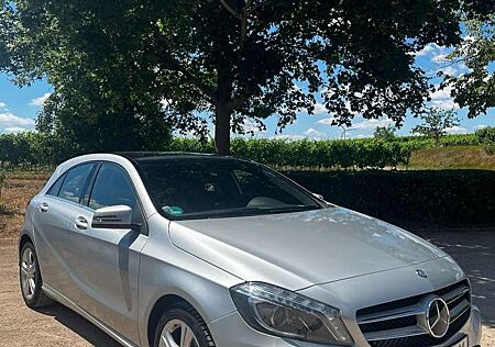 Mercedes-Benz A 180 (BlueEFFICIENCY) Style
