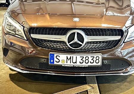 Mercedes-Benz CLA 180 (117.942)
