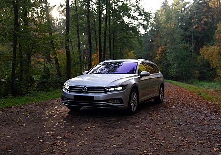 VW Passat Variant Volkswagen 2.0 TDI SCR DSG Elegance