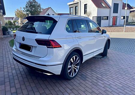 VW Tiguan Volkswagen 2.0 TDI SCR 4Motion R-Line absolut voll!