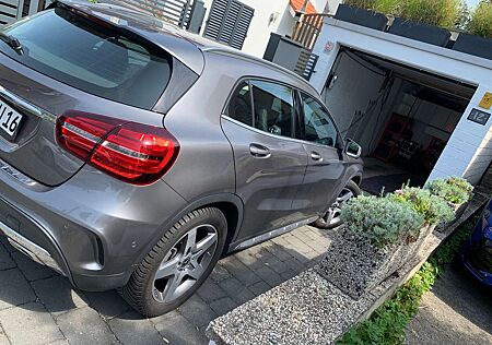 Mercedes-Benz GLA 250 4Matic 7G-DCT Style
