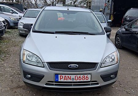Ford Focus Fließheck 5-Türer 1.6 16V Sport