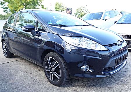 Ford Fiesta Titanium+PDC+AHK+USB+KLIMA+1 Hand