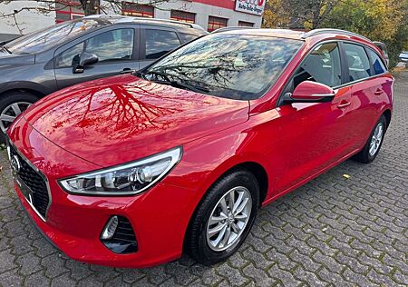 Hyundai i30 gebraucht kaufen Hyundai i30 cw Select Tempomat+Bluetooth